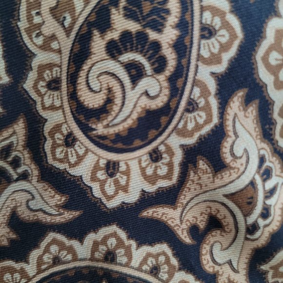 Saks Fifth Avenue Black and Sage Green Paisley Print Necktie 57 x 3.5 - Picture 10 of 10